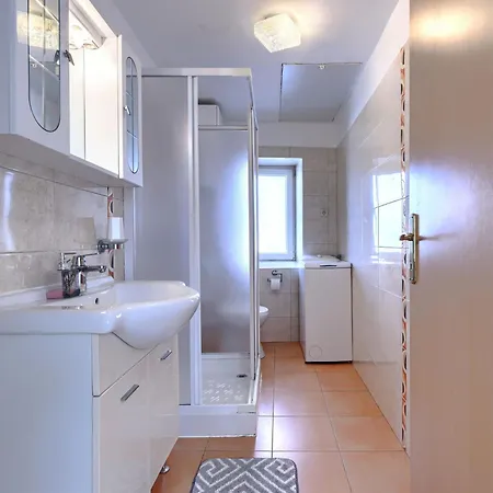 Rustica By Interhome Lejlighed Kršan